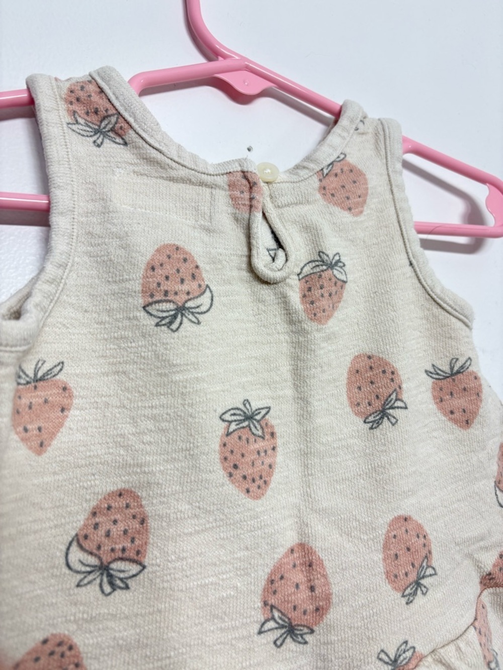 2 for 18$ - Carter’s 9M Strawberry Top - Baby Girl Ruffle Tank - Organic Cotton - Picture 5 of 7